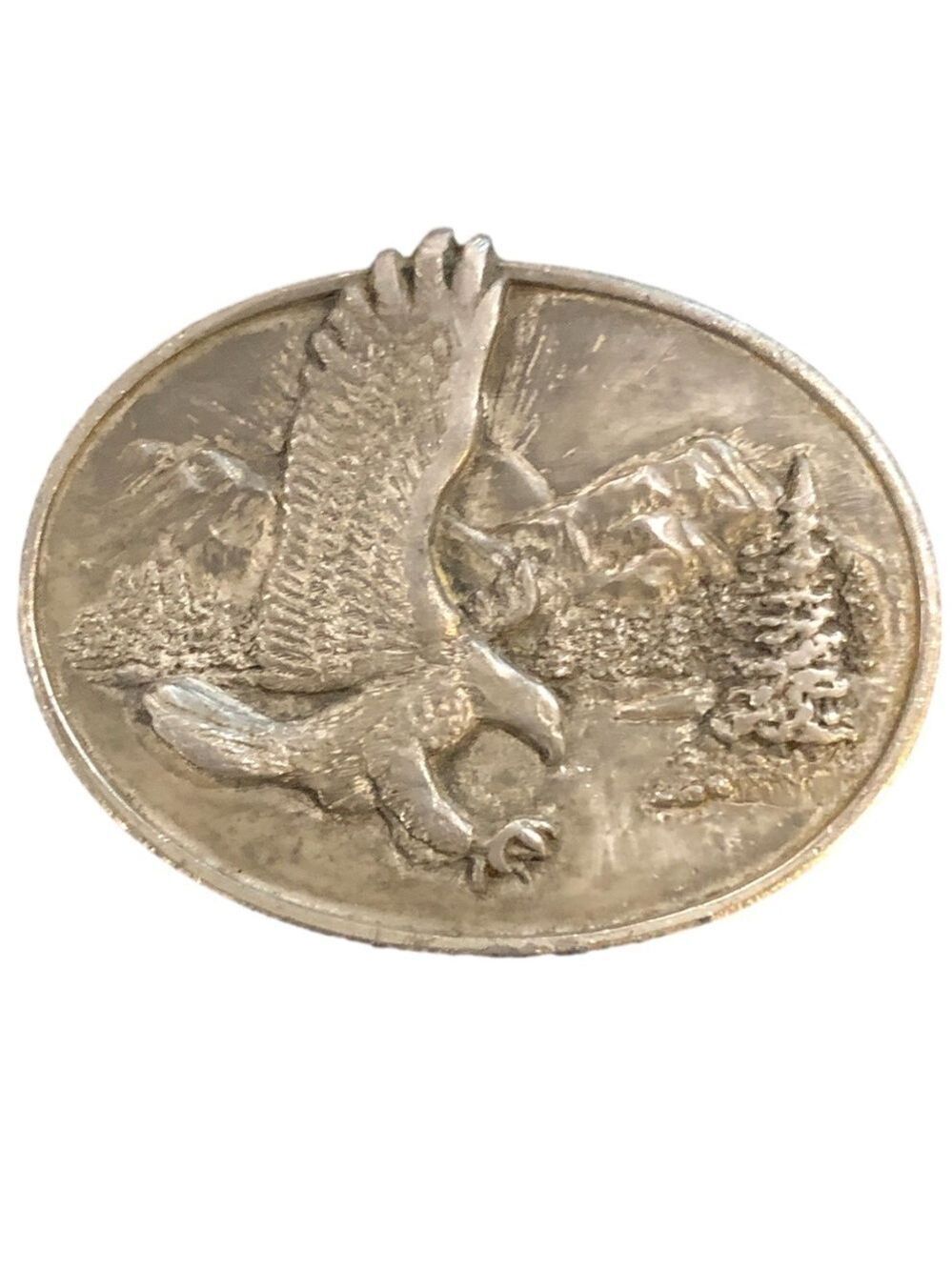 Siskiyou oval metal belt buckle with eagle. Vintage 1982.